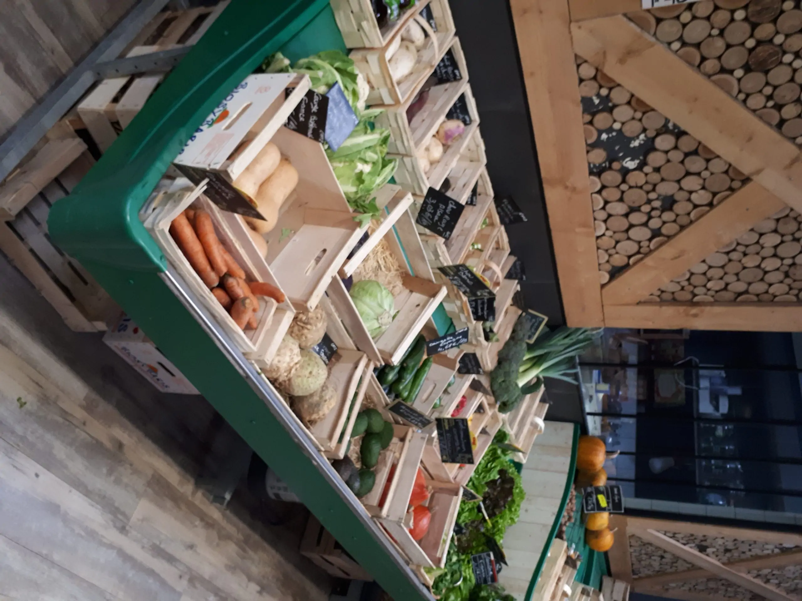 Étal de produits de la boutique De la Terre au Panier